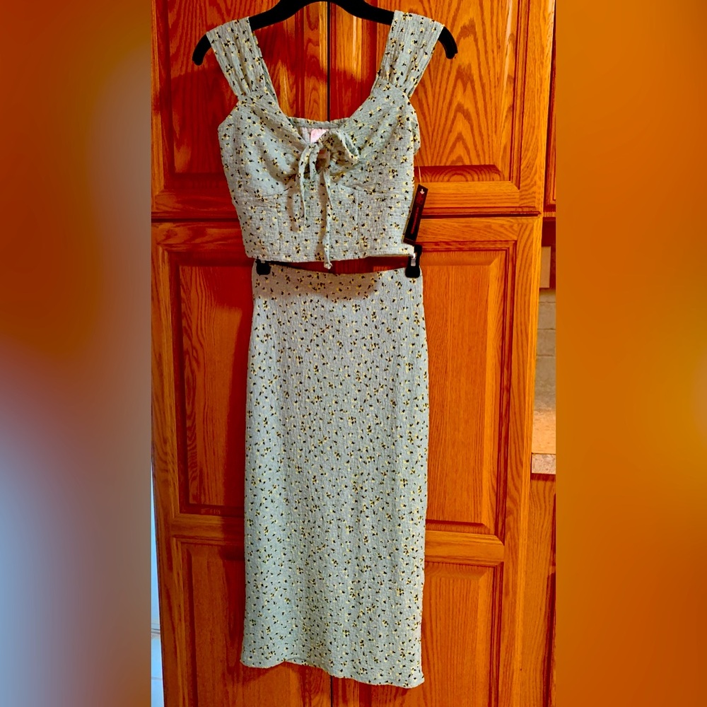 Juniors 2 piece Small (3-5)